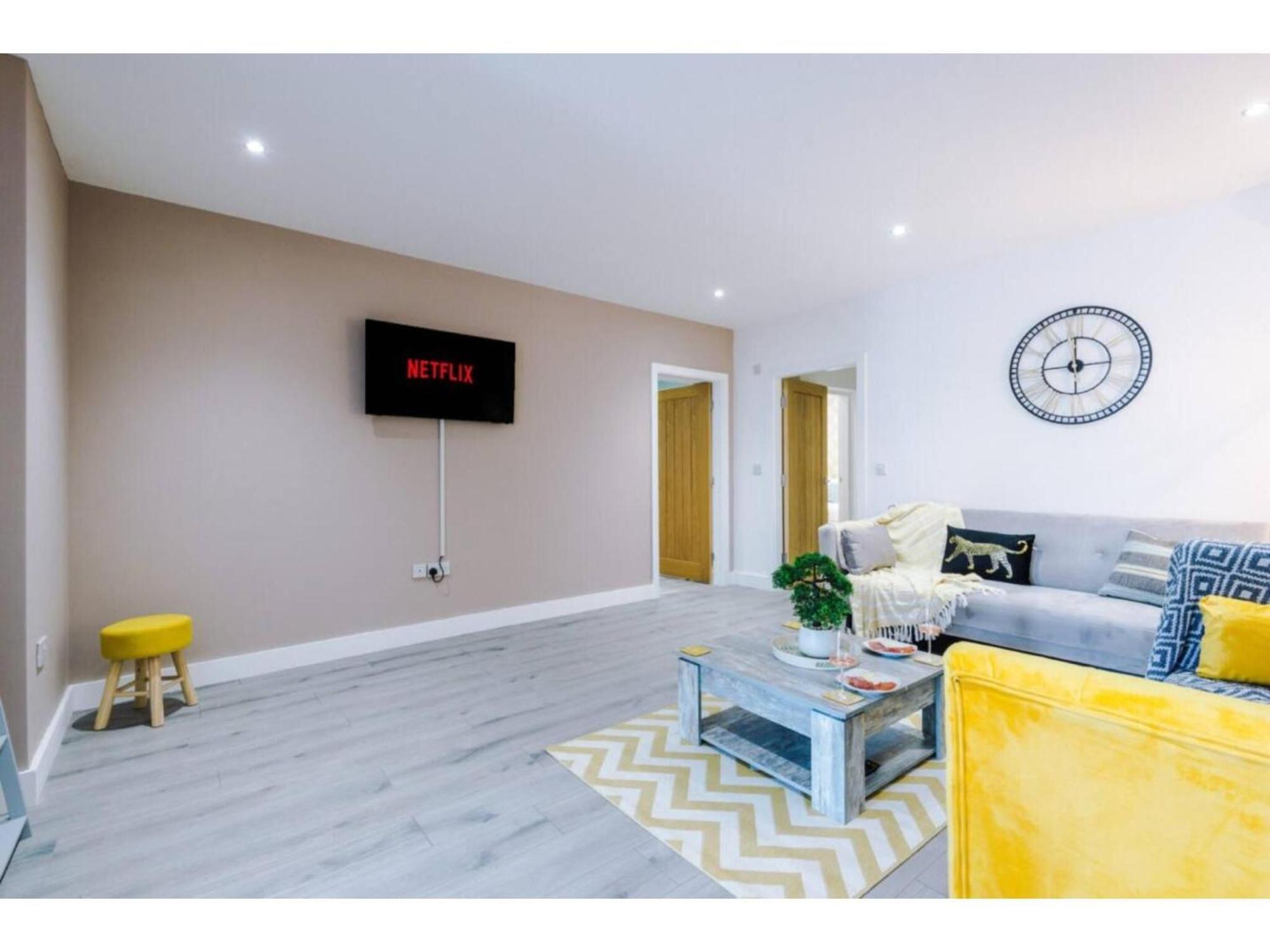 The Ecclesian Deluxe Apartments Near Trafford Centre Eccles Train Station Mánchester Exterior foto