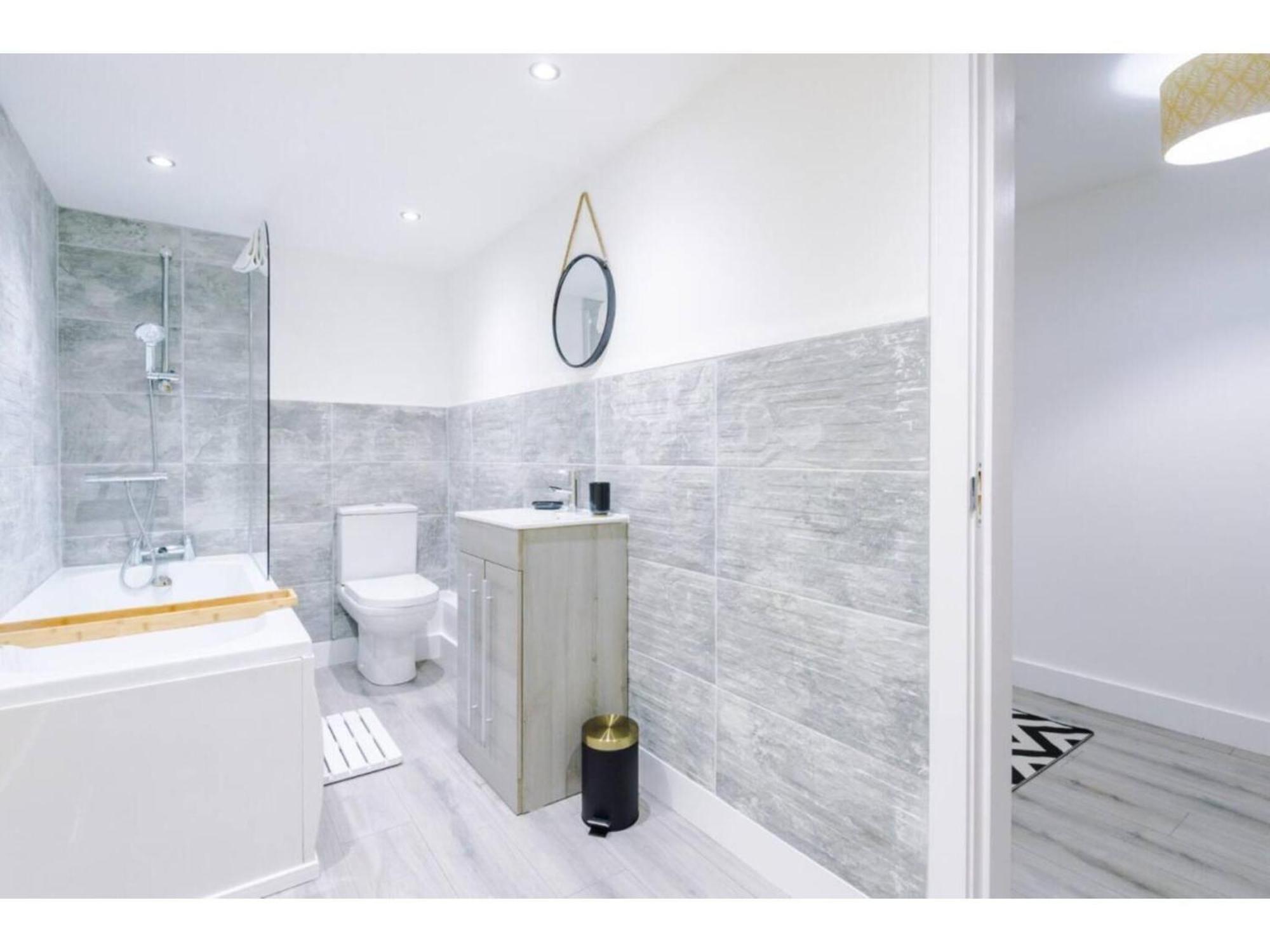 The Ecclesian Deluxe Apartments Near Trafford Centre Eccles Train Station Mánchester Exterior foto