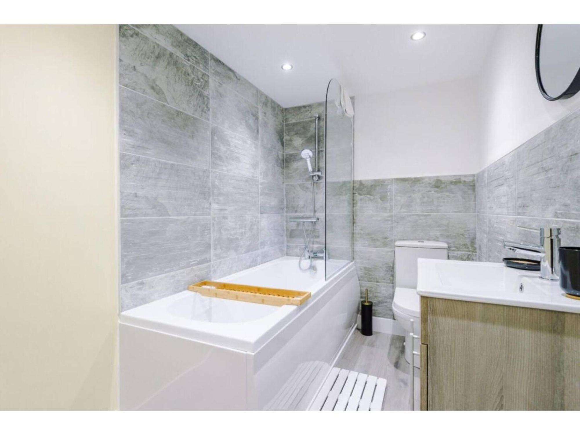 The Ecclesian Deluxe Apartments Near Trafford Centre Eccles Train Station Mánchester Exterior foto