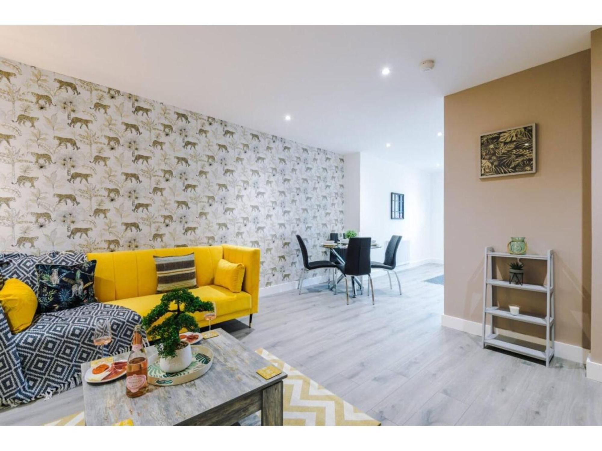 The Ecclesian Deluxe Apartments Near Trafford Centre Eccles Train Station Mánchester Exterior foto